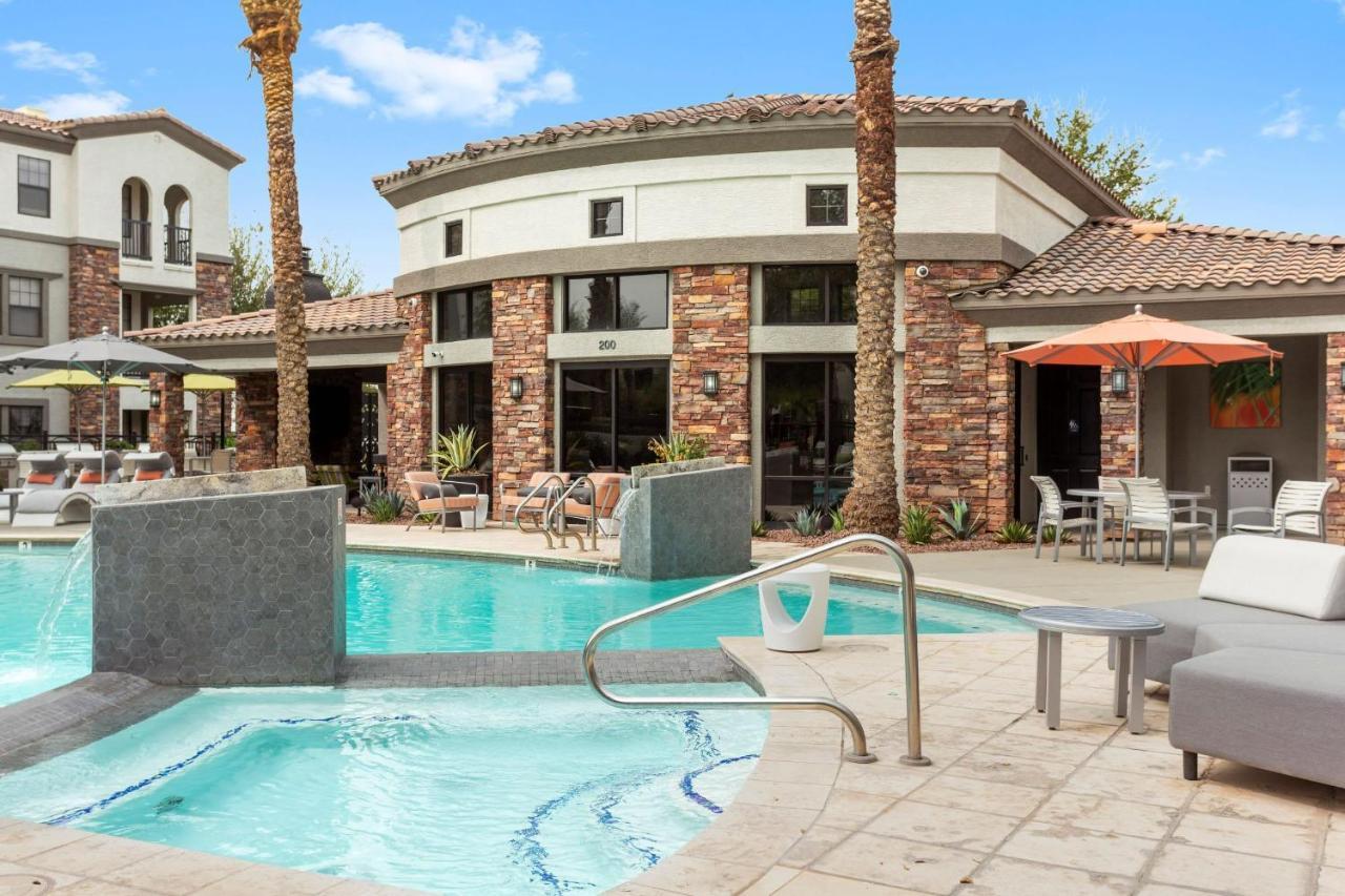 Cozysuites Glendale By The Stadium With Pool 05 Exterior photo