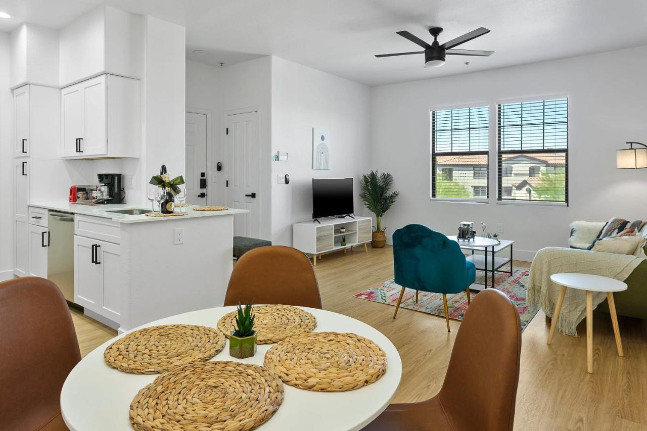 Cozysuites Glendale By The Stadium With Pool 05 Exterior photo