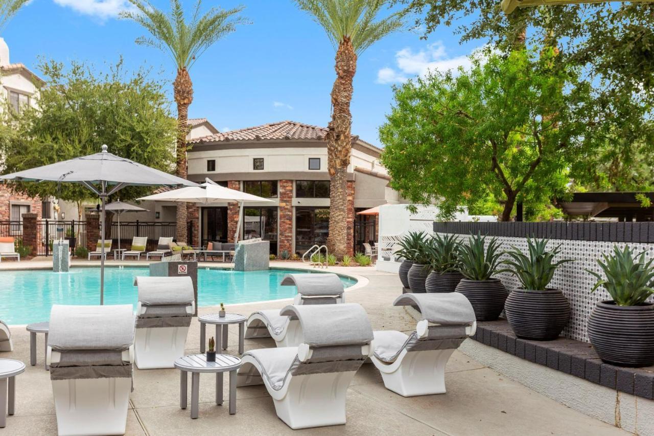 Cozysuites Glendale By The Stadium With Pool 05 Exterior photo